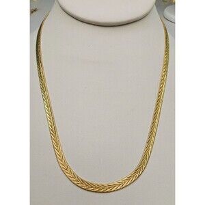 Napier Flat Leaf Pattern Gold Tone Chain Foldover Clasp 18"L
